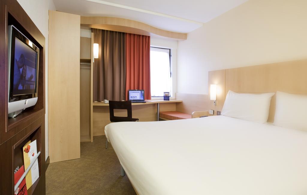Отель Ibis Centre - Station 3*